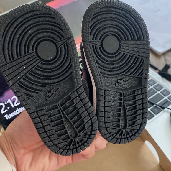 Jordan 1 Mid - Picture 3 of 7